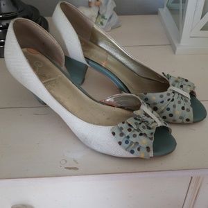 Size 9 Seychelles heels